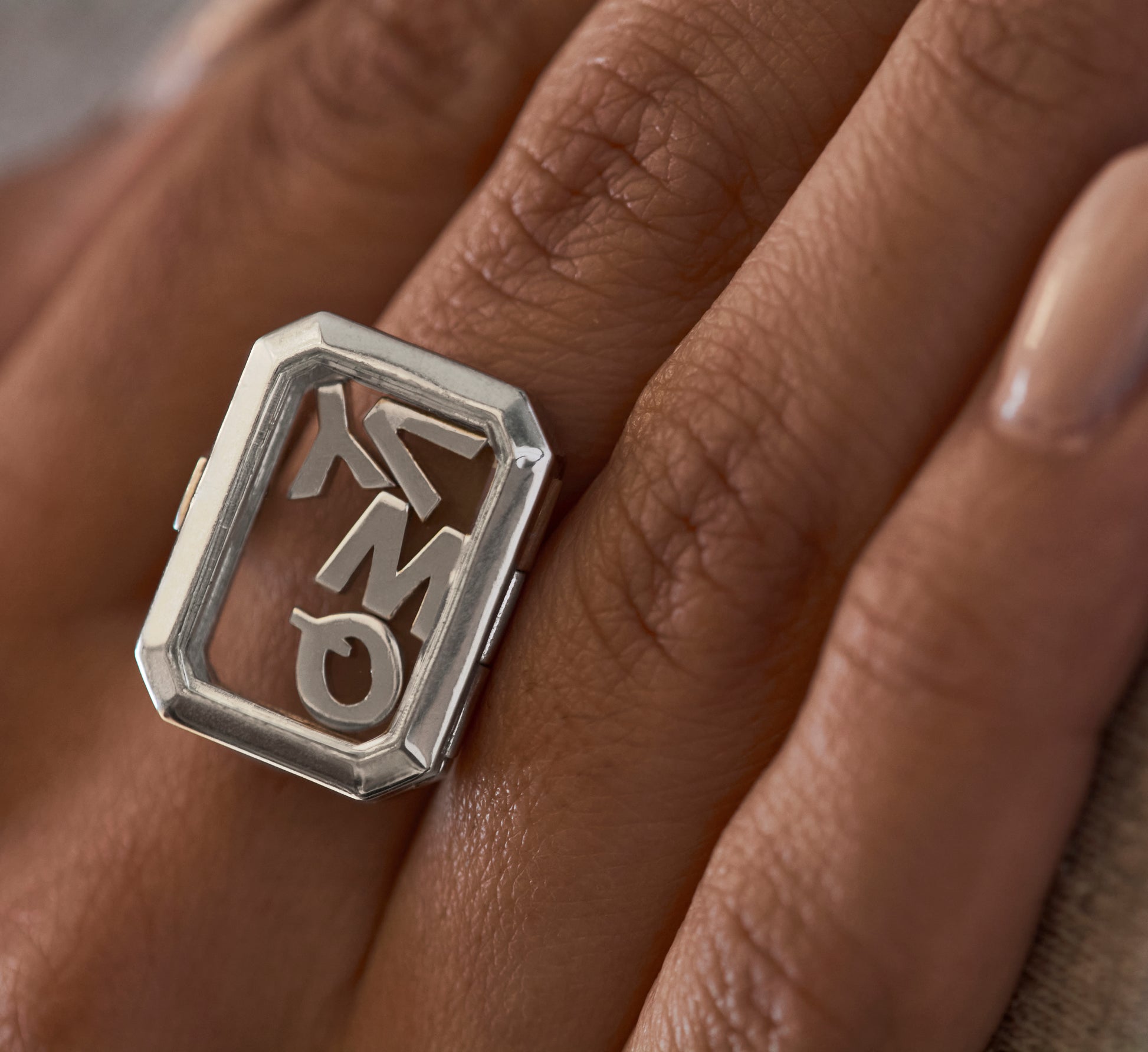 Mettā Portal Ring